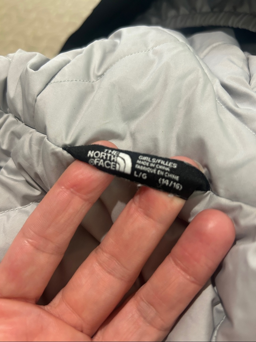 The North Face girls Black Hooded Quilted down 550 dry vent Jacket 14/16 - Picture 15 of 15